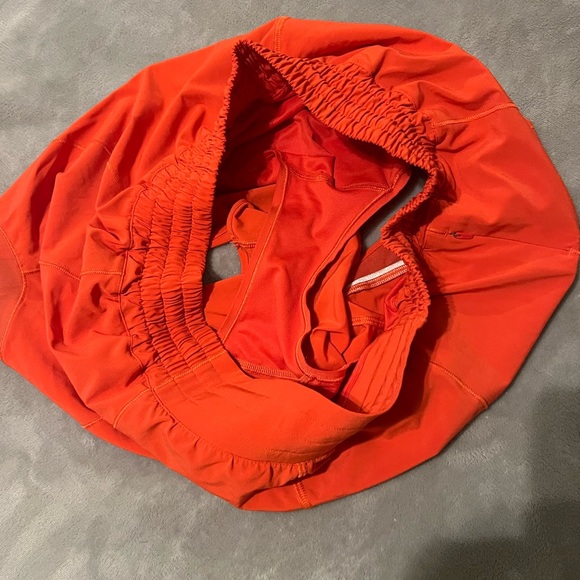 Lululemon shorts hotty hot 4” - Picture 2 of 3